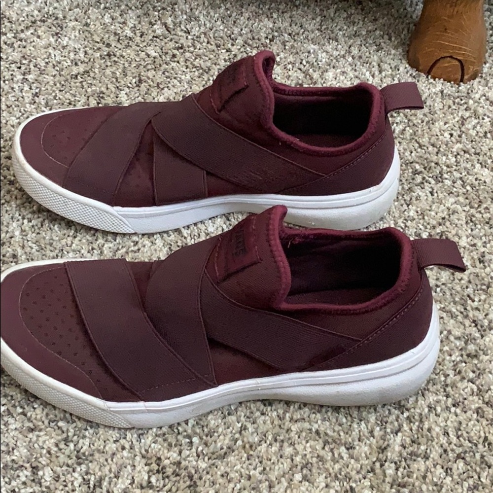 Maroon vans sneakers ultra range gore